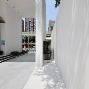 輕舟穩行