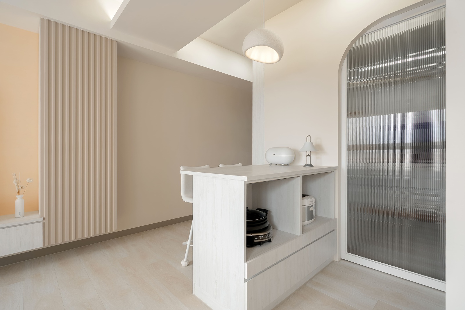 奶油系弧形設計,描繪年輕夫妻19坪的輕暖柔光宅 | 歐德傢俱 DECO TV 室內設計網路平台6