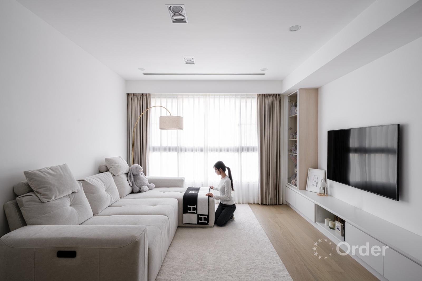 女神陳敬宣高顏值日常！開箱「雲上舞白」美宅 歐德傢俱打造零死角時尚居所 DECO TV 室內設計網路平台2